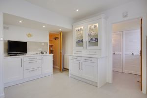 Kitchen/Breakfast Room- click for photo gallery